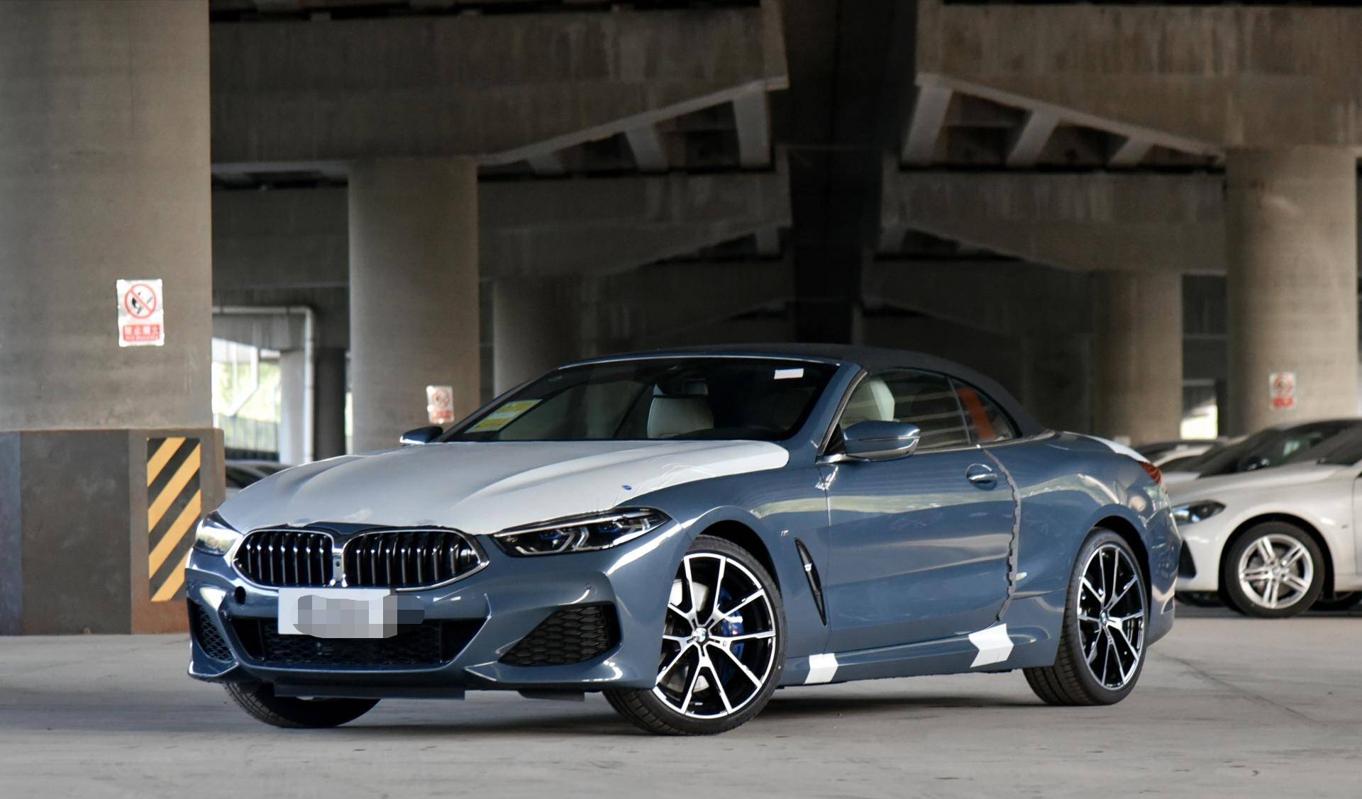 全新敞篷版宝马8系落地88万30t8at新造型比奥迪a7帅气