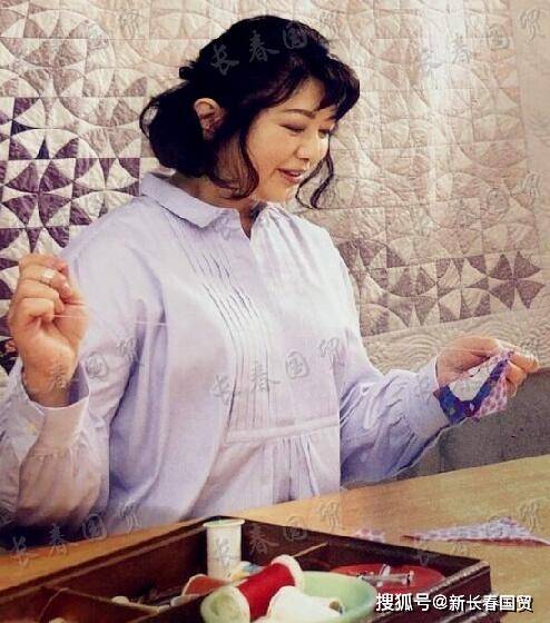 隐退40年!61岁山口百惠近照曝光,衣着朴素身材发福变化大