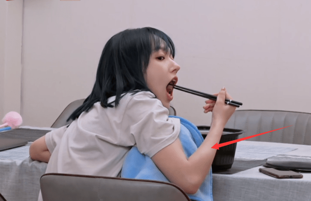 程潇录减肥节目吃火锅看清她的吃饭时的坐姿你可是个女爱豆