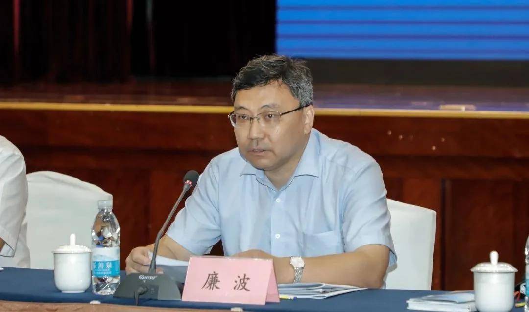 山东省商务厅副厅长王洪平,枣庄市政府副市长邵士官,省商务厅流通业处