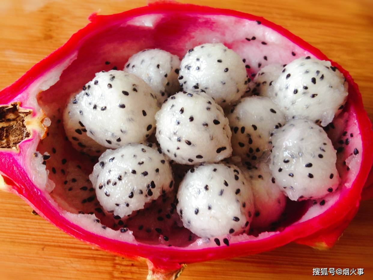 火龙果创意水果球,30秒教会你,原来饭店里漂亮的水果球都是这样做出来