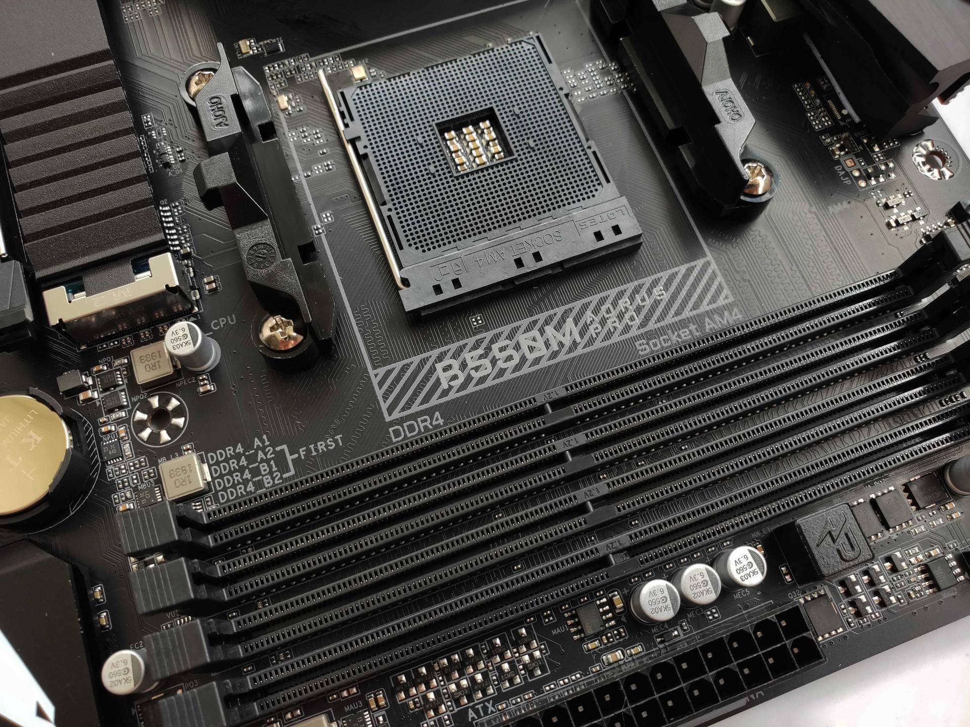 不可错过的紧凑型主板:技嘉 b550m aorus pro小雕