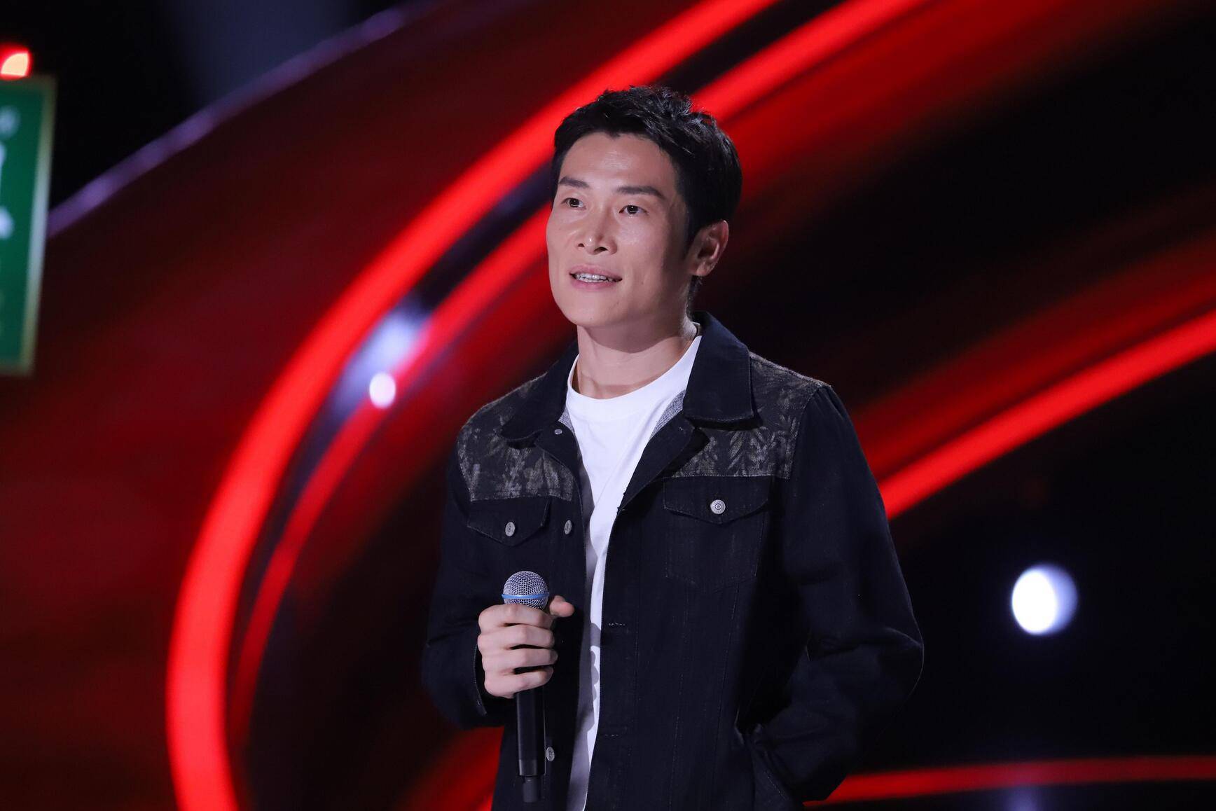 原创他曾担任《同一首歌》主持人,主持风格幽默,却因1句话被迫下台