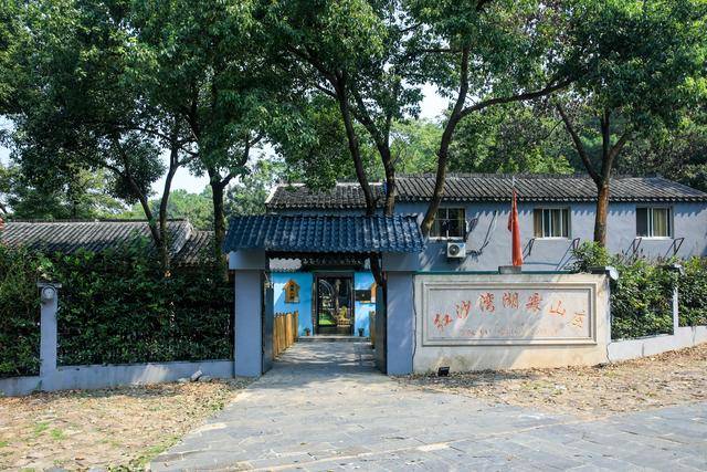 捕鱼的季节来太湖笠渚红沙湾走走,顺便来湖边的湖霖山庄尝尝湖鲜_无锡