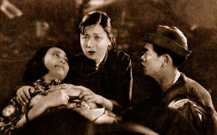 最真实一面需要从电影《哭泣的女人》中的女主来展现,王桂香迫于生计