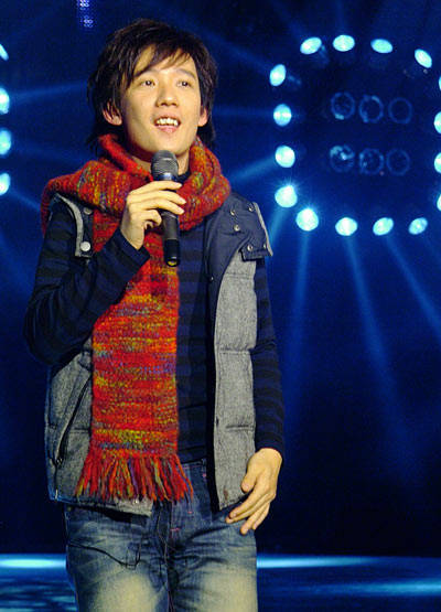 2007年,阿牛收到了央视春晚的邀请,首次登上春晚的舞台,便以一首