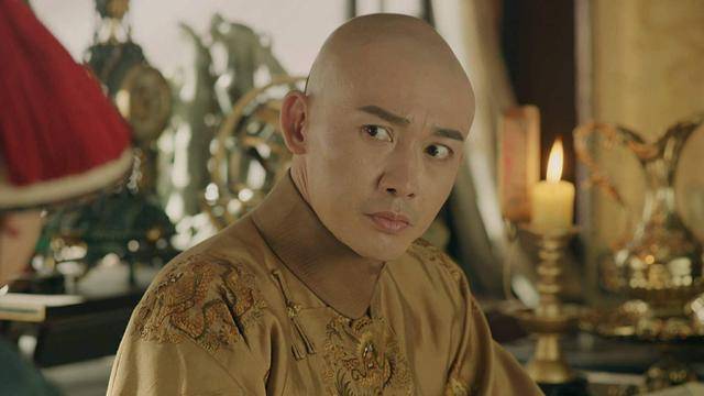 剧中的另外一对恋人杜冰雁与袁不屈的发展倒走向了不一样的方向,凭借