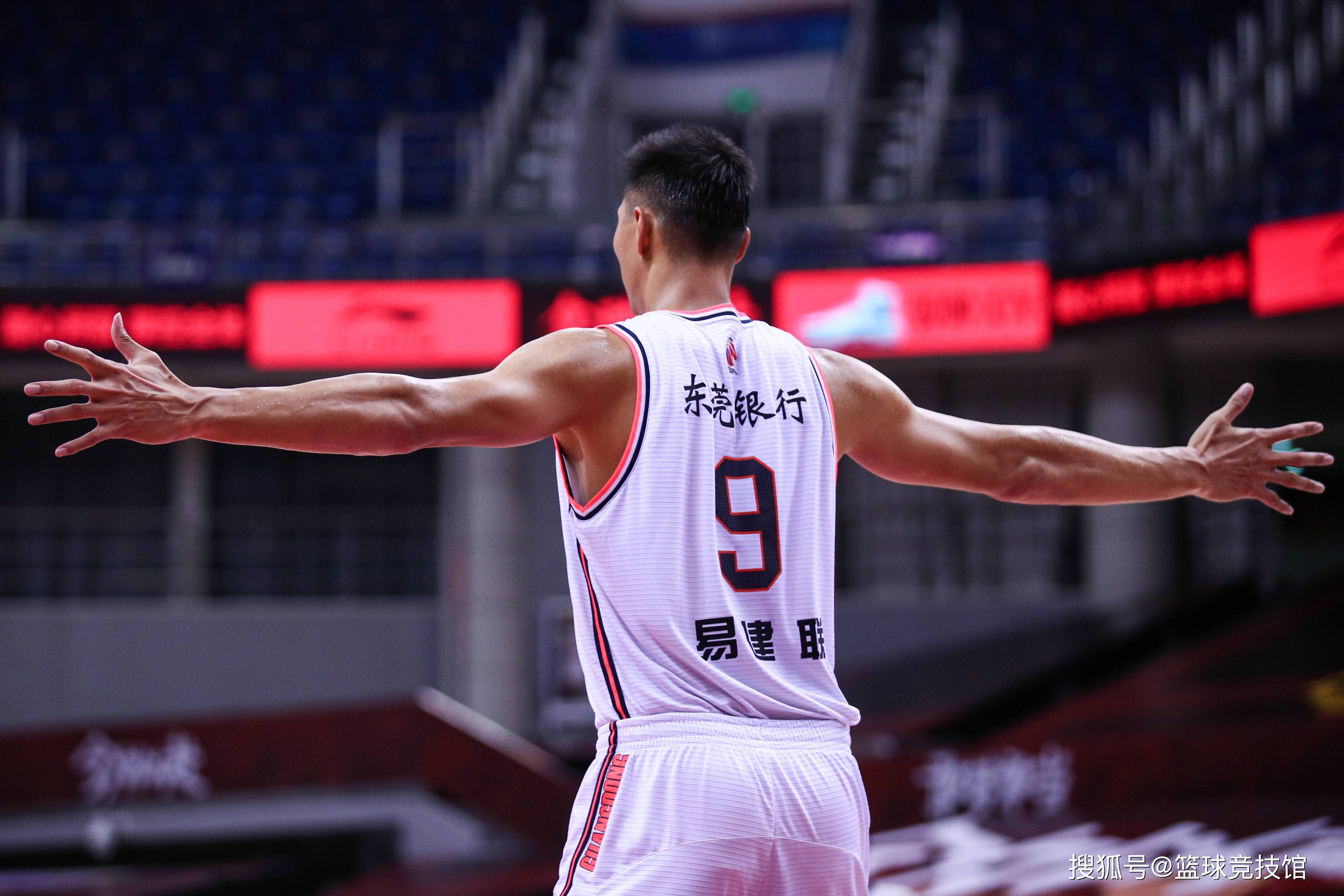 十冠王还需要冠名商?引援失败,朱芳雨:原班人马征战新赛季