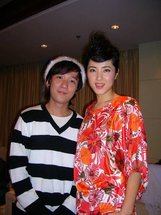 阿牛唱桃花朵朵开而走红为圆导演梦致妻离子散女儿像爸爸