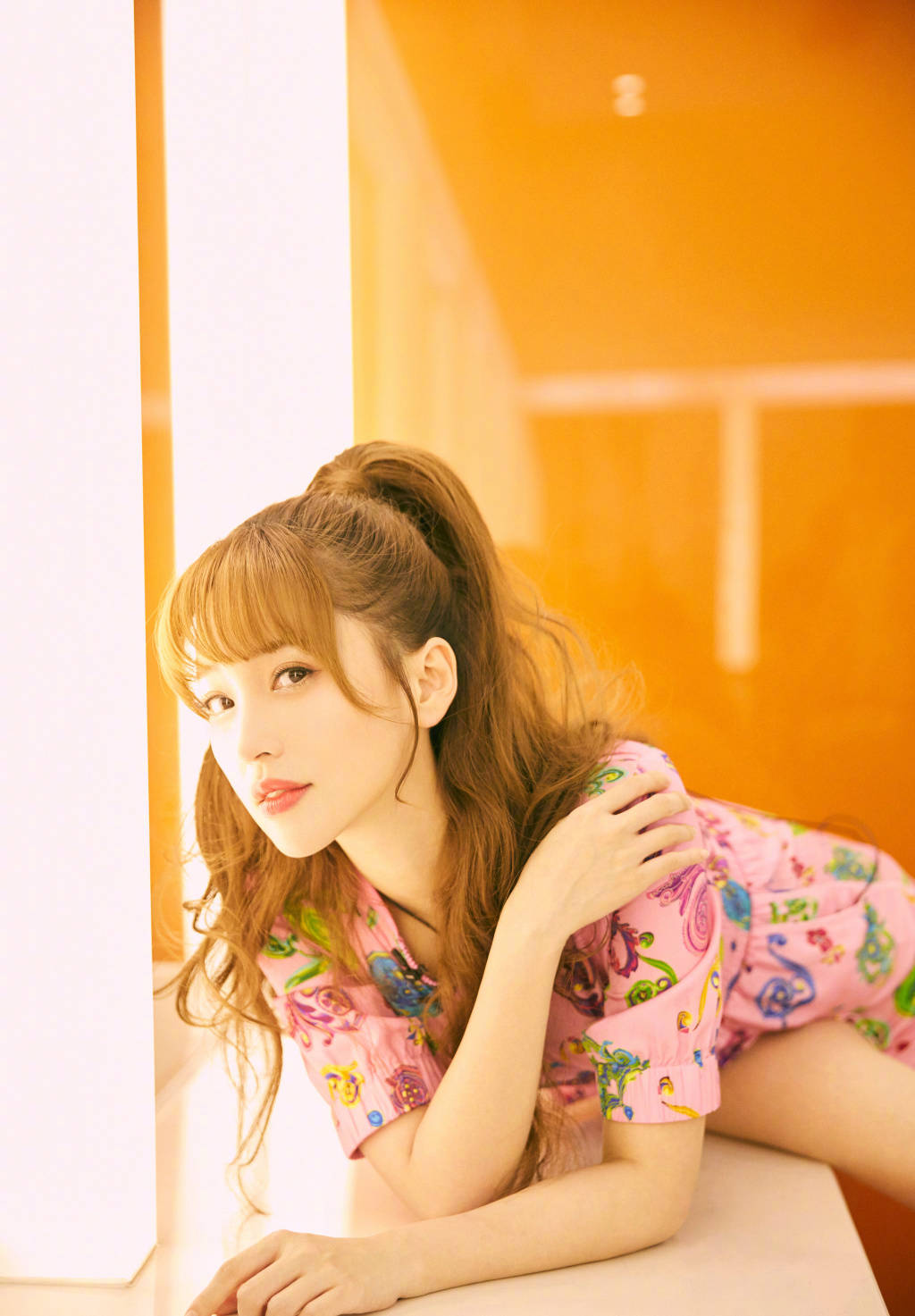 金莎发问号表情包辟谣谈恋爱别瞎说影响我相亲