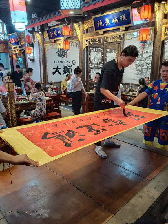 书法家尚利伟——笔耕不辍,潇洒奔放