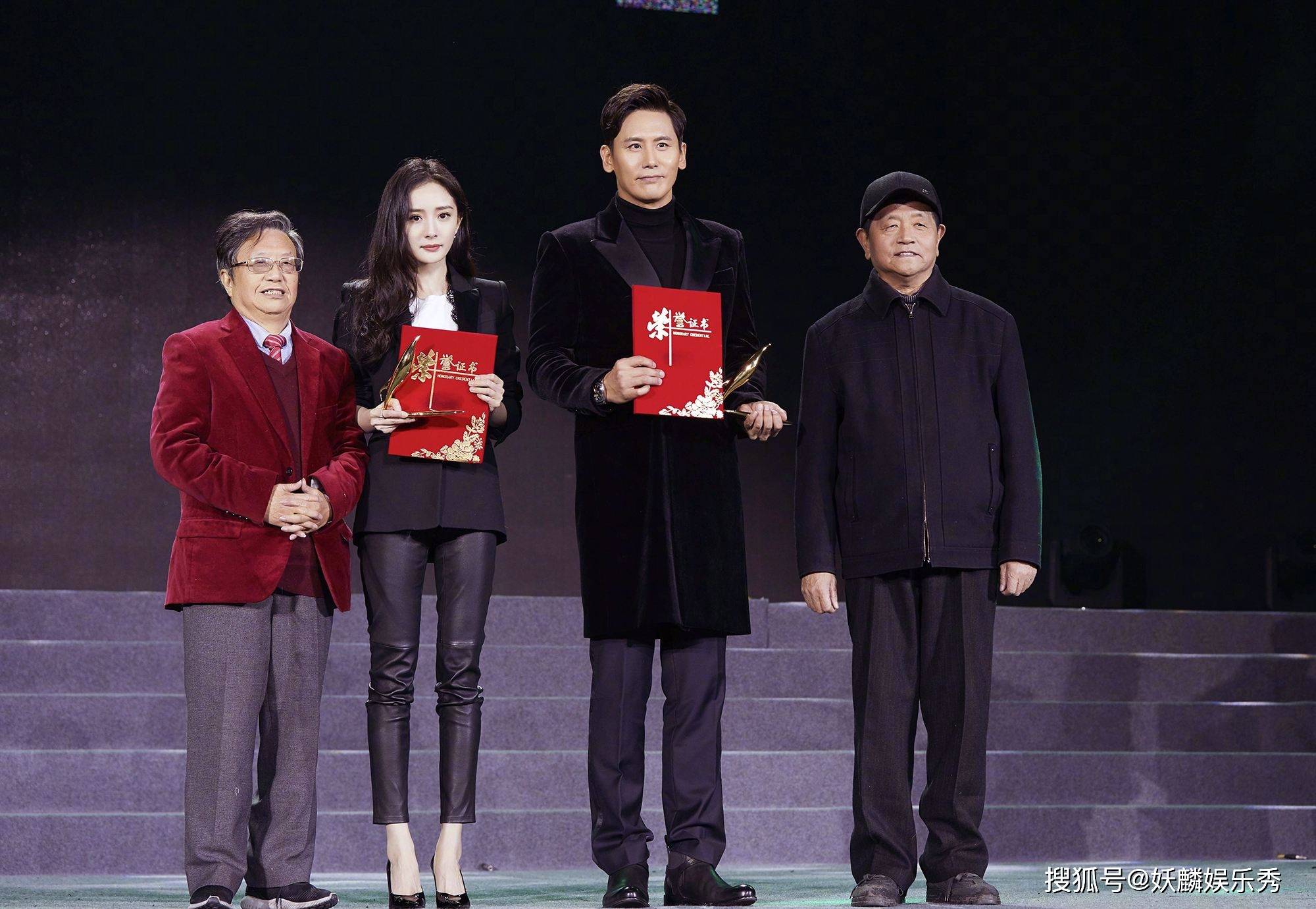 原创娱乐圈曾拒绝领奖的明星,何炅杨幂上榜,奖项有点欺负人