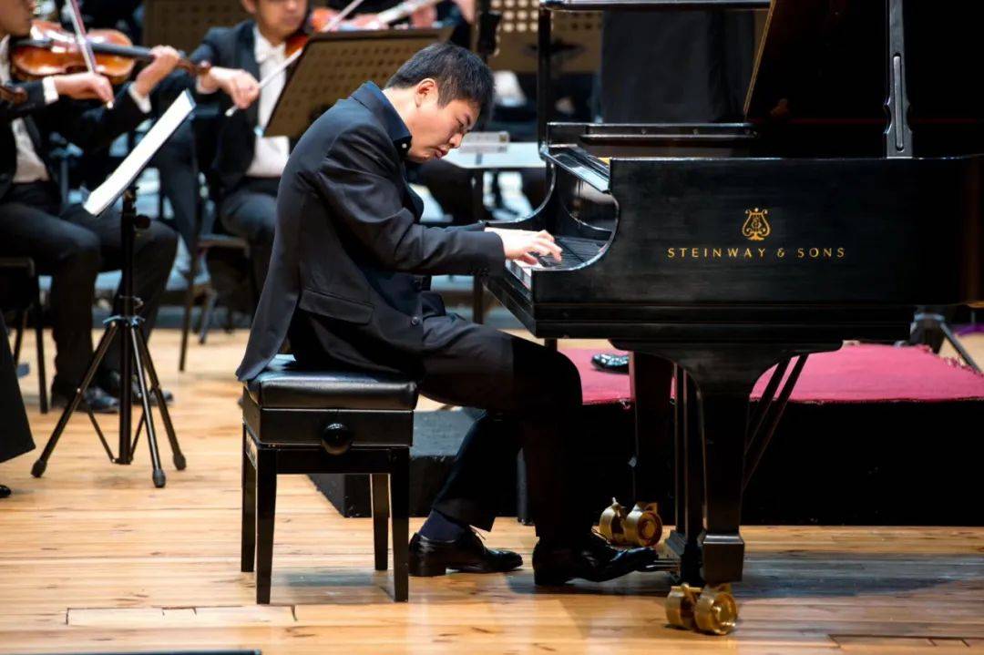 阿尔卑斯山下的对话旅德青年钢琴家黄翔