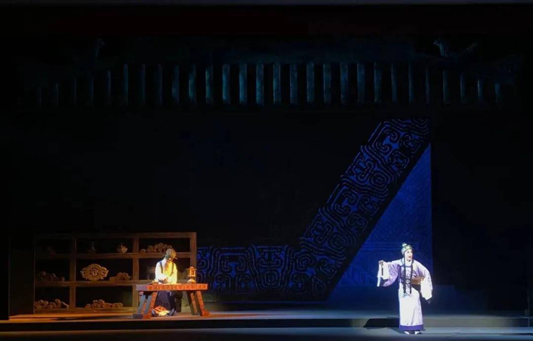 《关西夫子》首演 写意舞美凸显戏剧之美