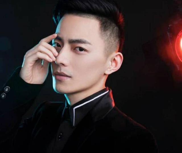 呆妹因超高颜值助理变弯了好看的人总是相互吸引对a也是