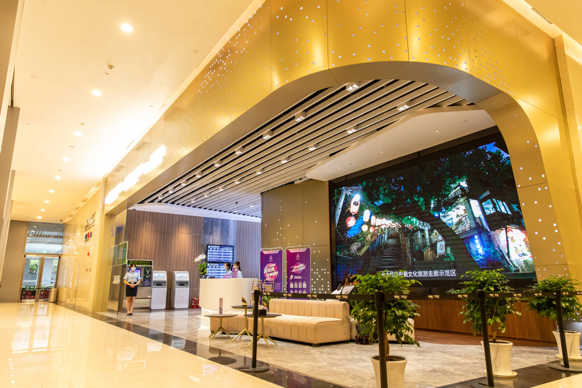 重庆来福士,这个重庆现在的爆款新地标,你真的了解它吗