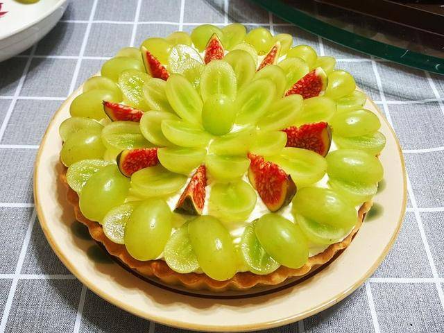 原创葡萄乳酪派,10分钟懒人甜品,口感轻盈香醇,下午茶必备