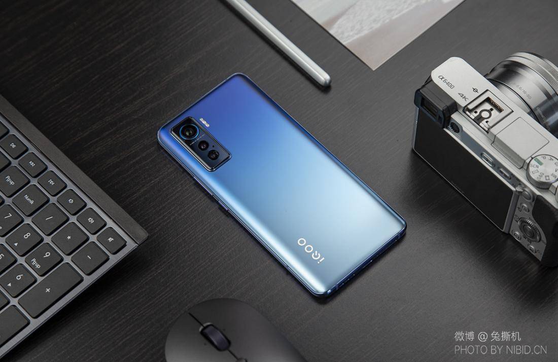 原创最强电竞旗舰iqoo 5评测:骁龙865 120hz柔性直屏 超感光影像系统