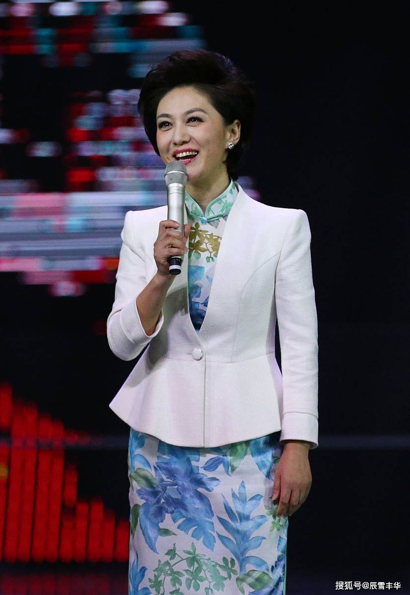 我们身边有一类姐姐,喜欢养精蓄锐然后迸发出万丈光芒,主持人海霞就