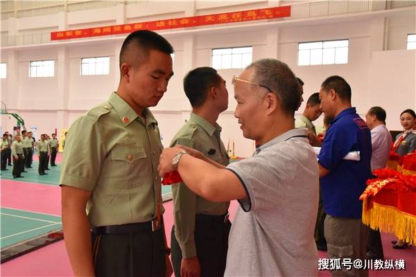 希望他们在今后的工作和生活中,珍惜军人荣誉,永葆军人本色,开启新