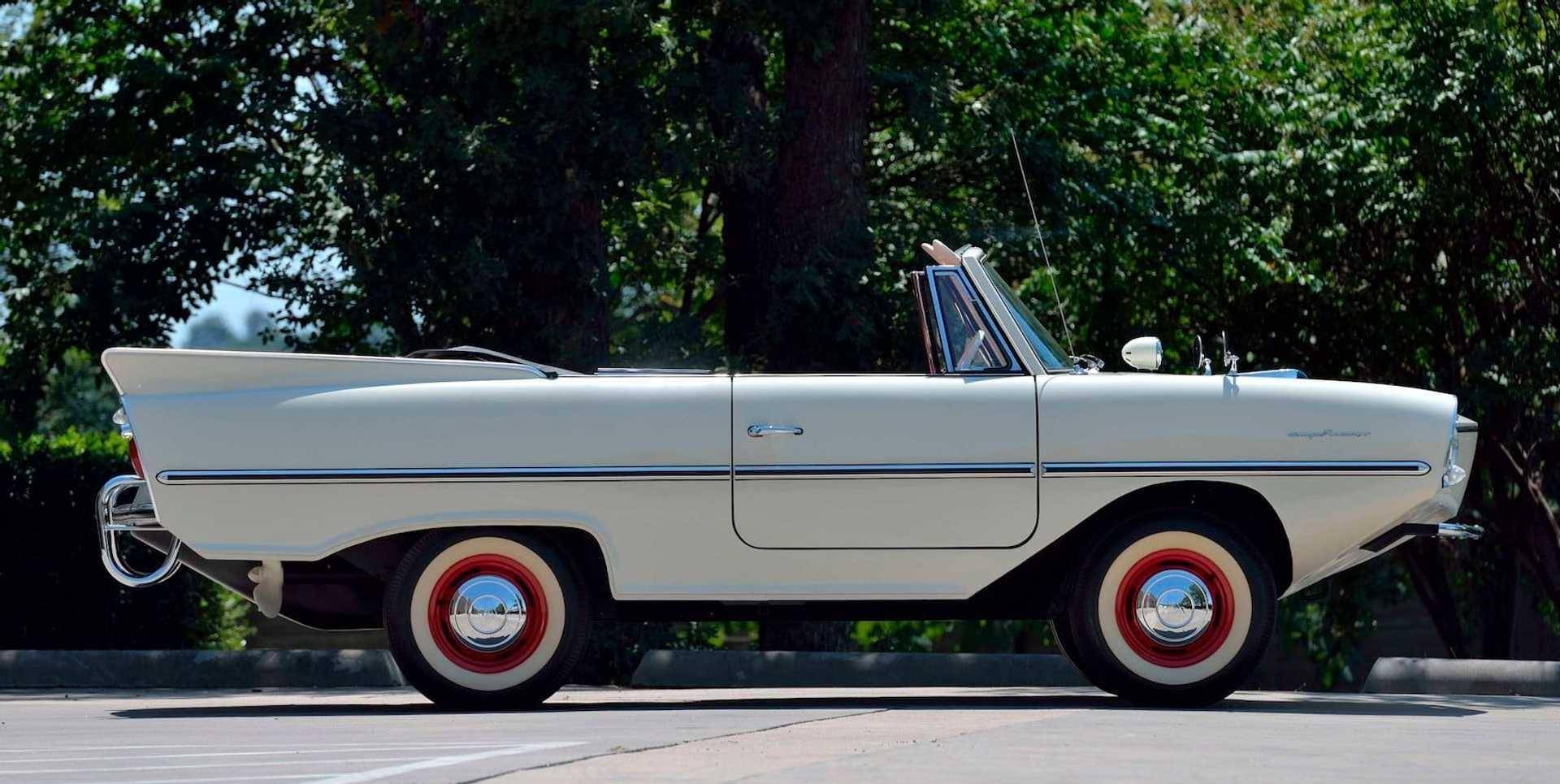 另类老爷车车船一体的水陆两栖敞篷车