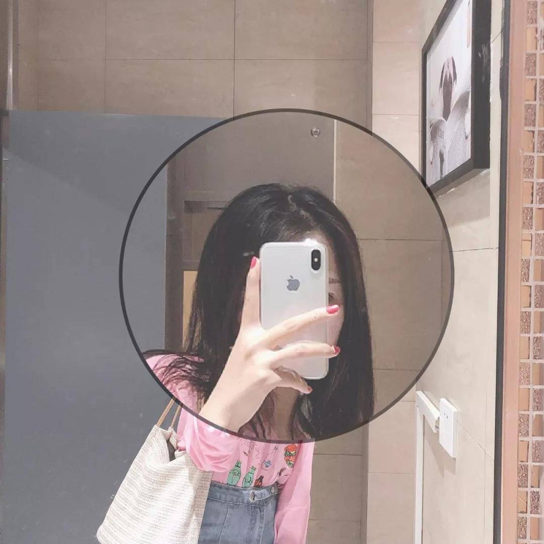 拿手机女头,自拍挡脸:与人间寥寥月色,长眠一场