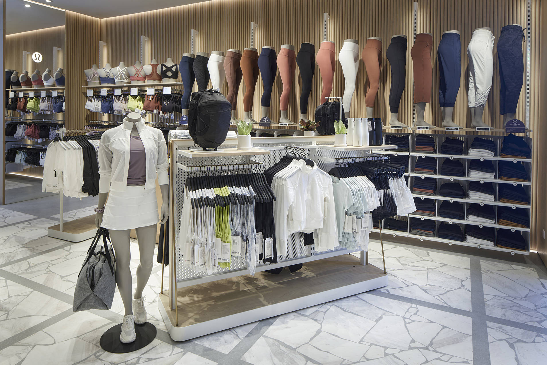 2020年9月21日,郑州—运动生活方式品牌lululemon于郑州大卫城开设