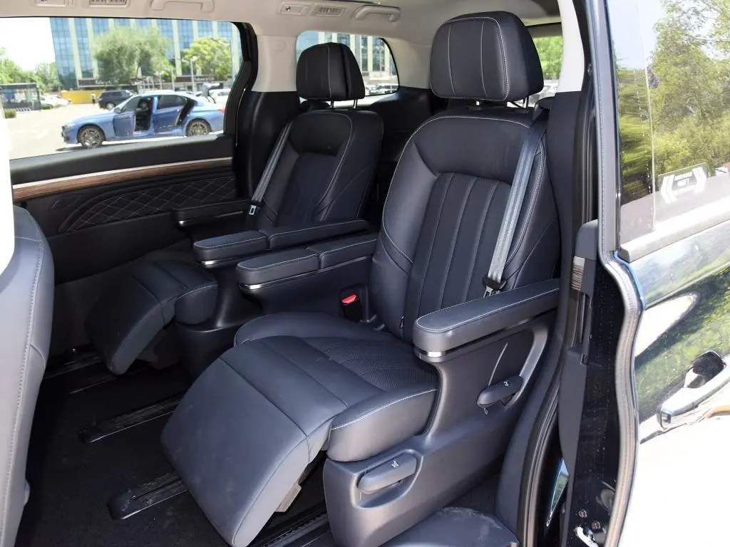 传祺gm8大师版靠实力挑战合资mpv