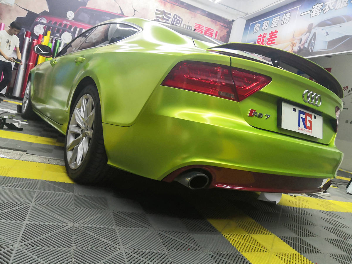 贴膜,小编今天给大家推出的是全网最新的奥迪rs7车身改色膜电光荧光绿