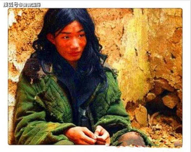 原创他号称"天下第一懒",吃饭父母喂,从不干活,23岁时活活懒死