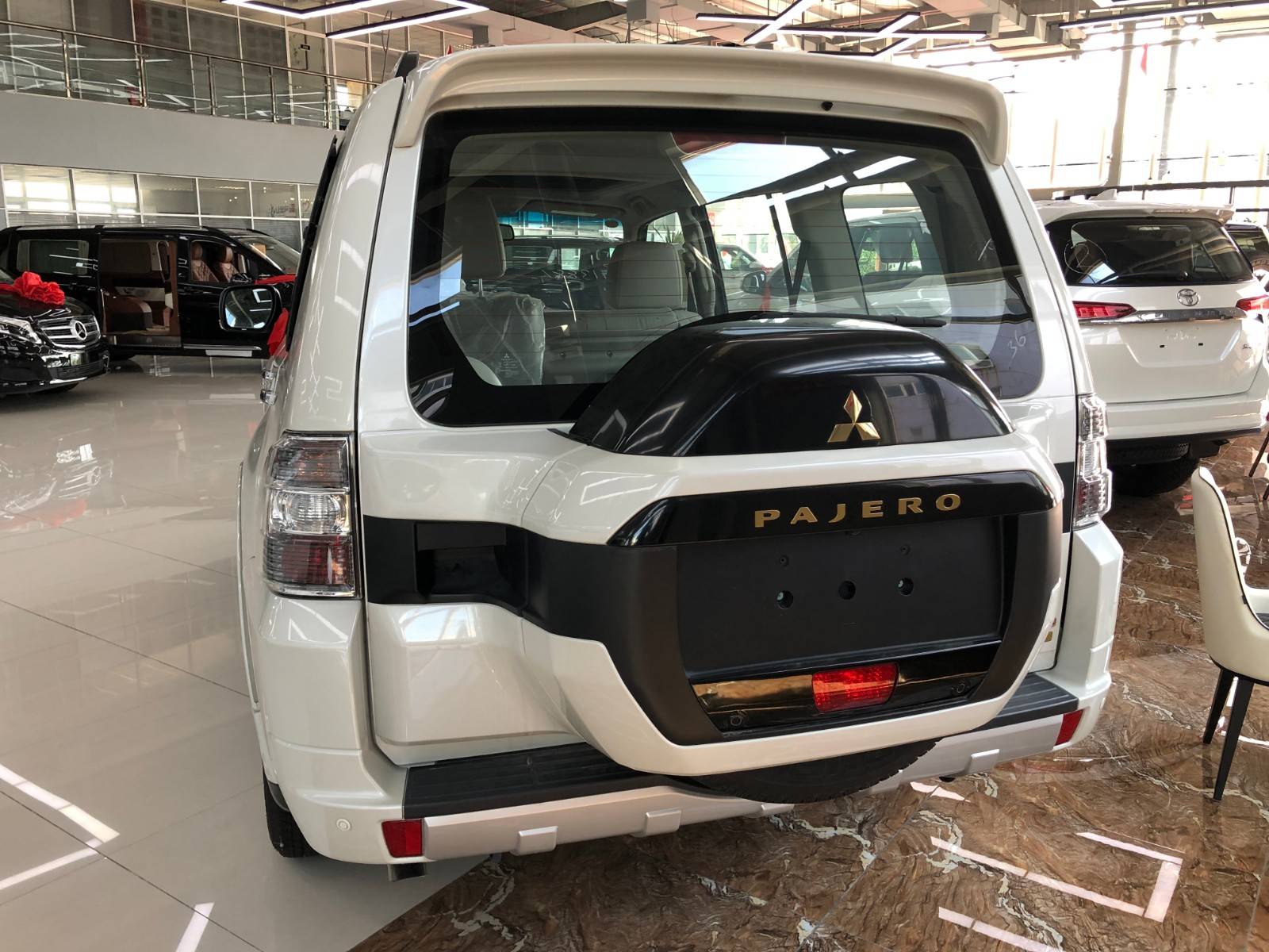 20款三菱帕杰罗v97现车优惠促中东版越野