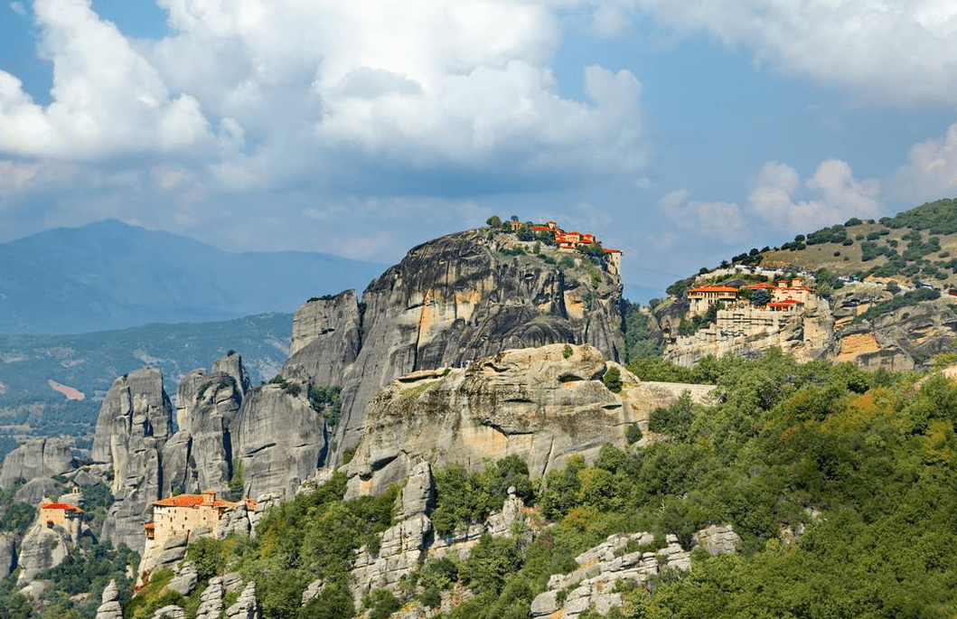 圣山阿托斯其实就和世外桃源没有什么两样,这是一座位于希腊爱琴海上