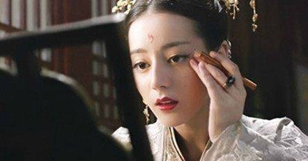 原创古装女星对镜梳妆蒋欣似笑非笑佘诗曼的小眼神很带感