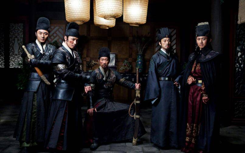 衣着华丽的锦衣卫为什么放着靴子不穿穿草鞋_明朝