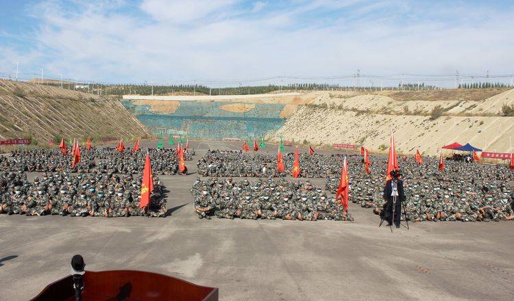 伊犁现代轨道交通运输学校隆重举行2020级新生军训开营仪式