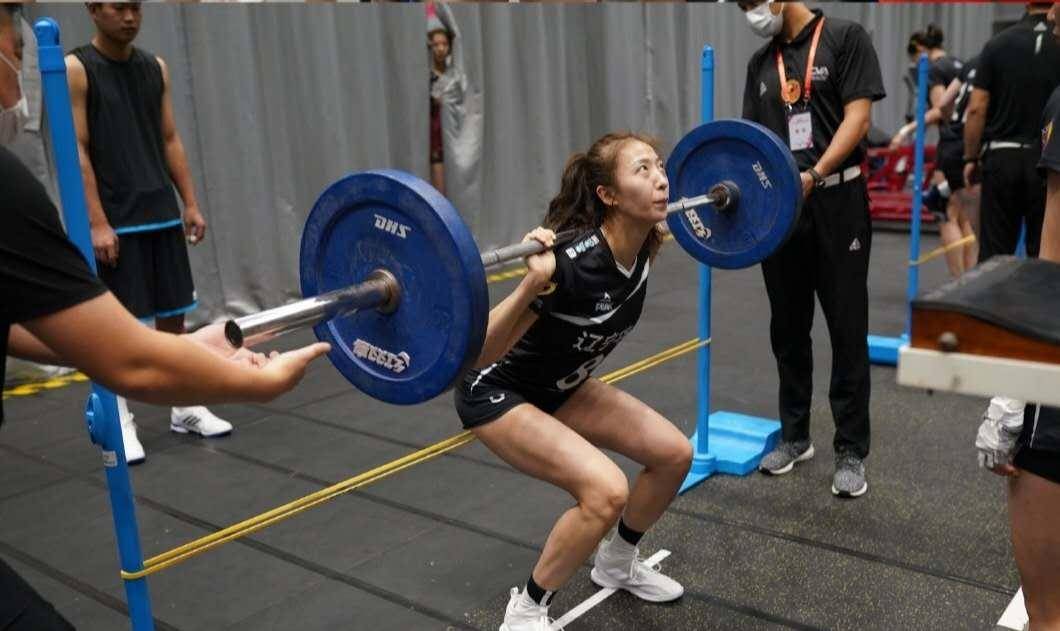 中国女排国手深蹲表现丁霞给力,张常宁轻松,还有1人不简单