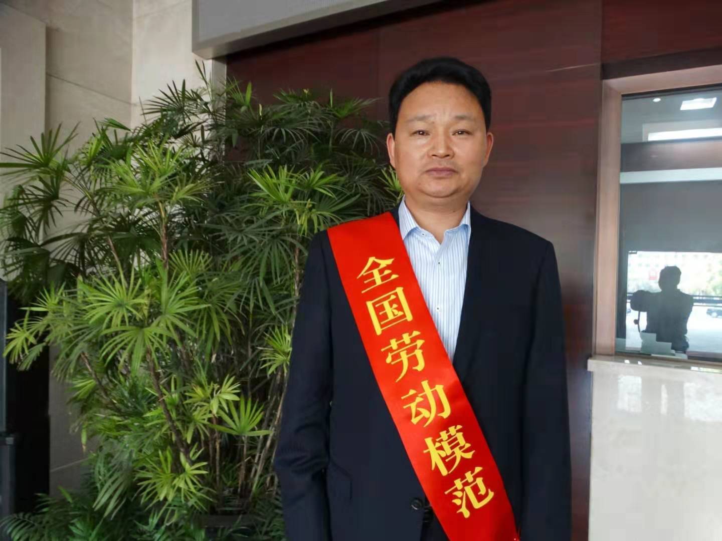 作为全省首批乡土人才"三带"名人,多年来,李永政始终奋战在脱贫攻坚和