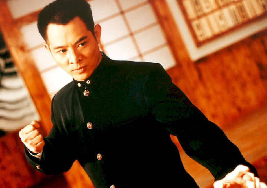 陈真 他是武道宗师霍元甲的徒弟,掌管精武门的一切事物.