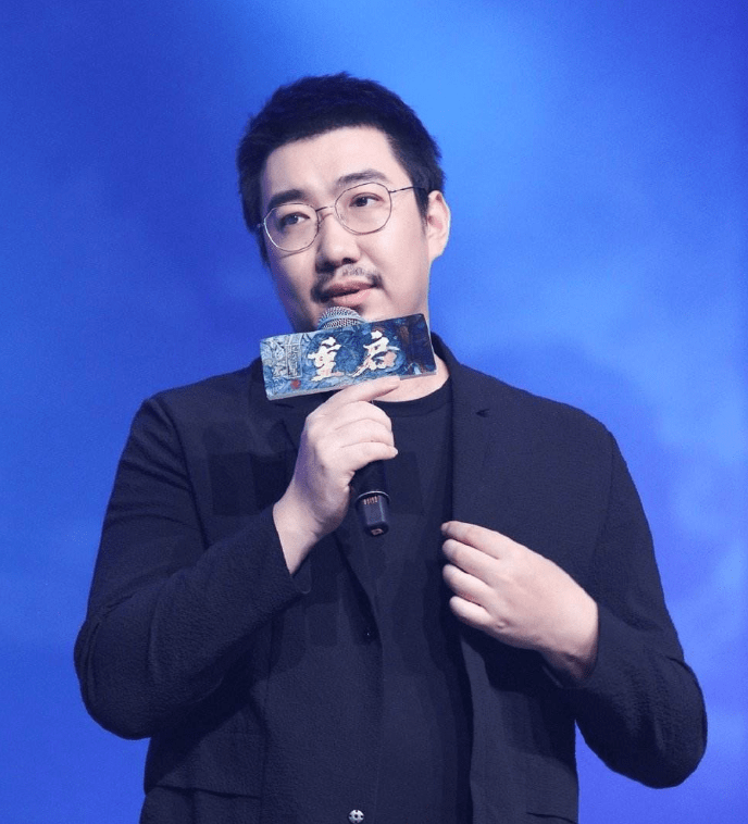 南派三叔现身《皓衣行》剧组,网友预感会扑街:可能会魔改加戏_徐磊