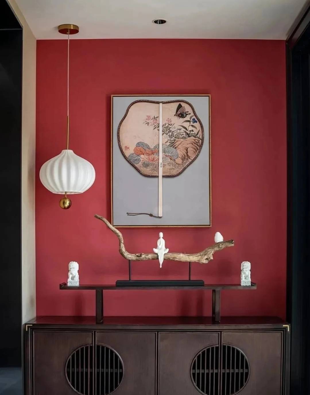 121平新中式风格装修,客厅古典高雅,中国红玄关,一眼惊艳!