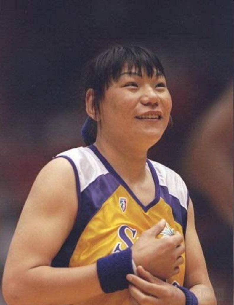 女篮第一人郑海霞,结婚9年今丈夫杳无音信,身兼要职52岁未生育_孩子