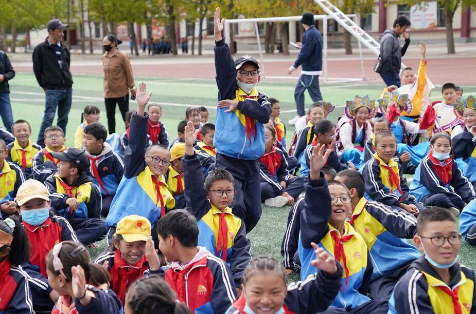 中网西藏公益行再迈新高度桑珠孜区第三小学首次感受网球魅力