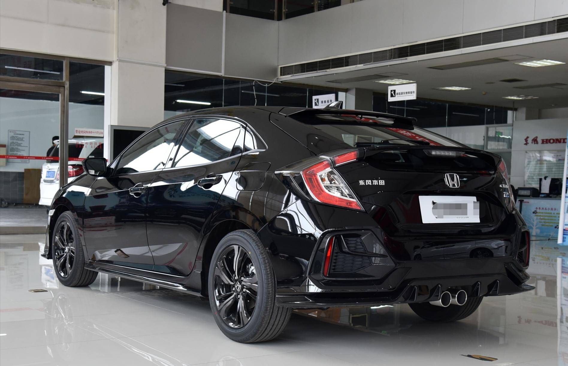 新款暗夜版思域曝光!酷黑外观 中置排气,落地13万,比朗逸帅气