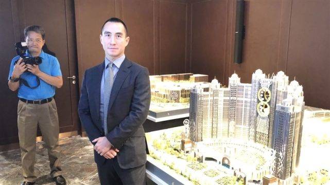 许家印跟刘銮雄的御用证券公司中南证券,这家公司的老板名为庄友坚.