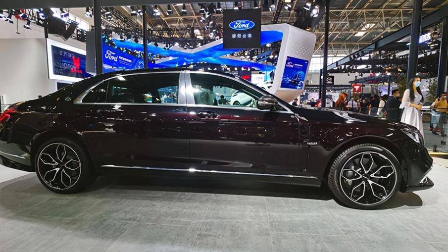 奔驰服装设计师罗伦士携三款改装车亮相2020北京车展