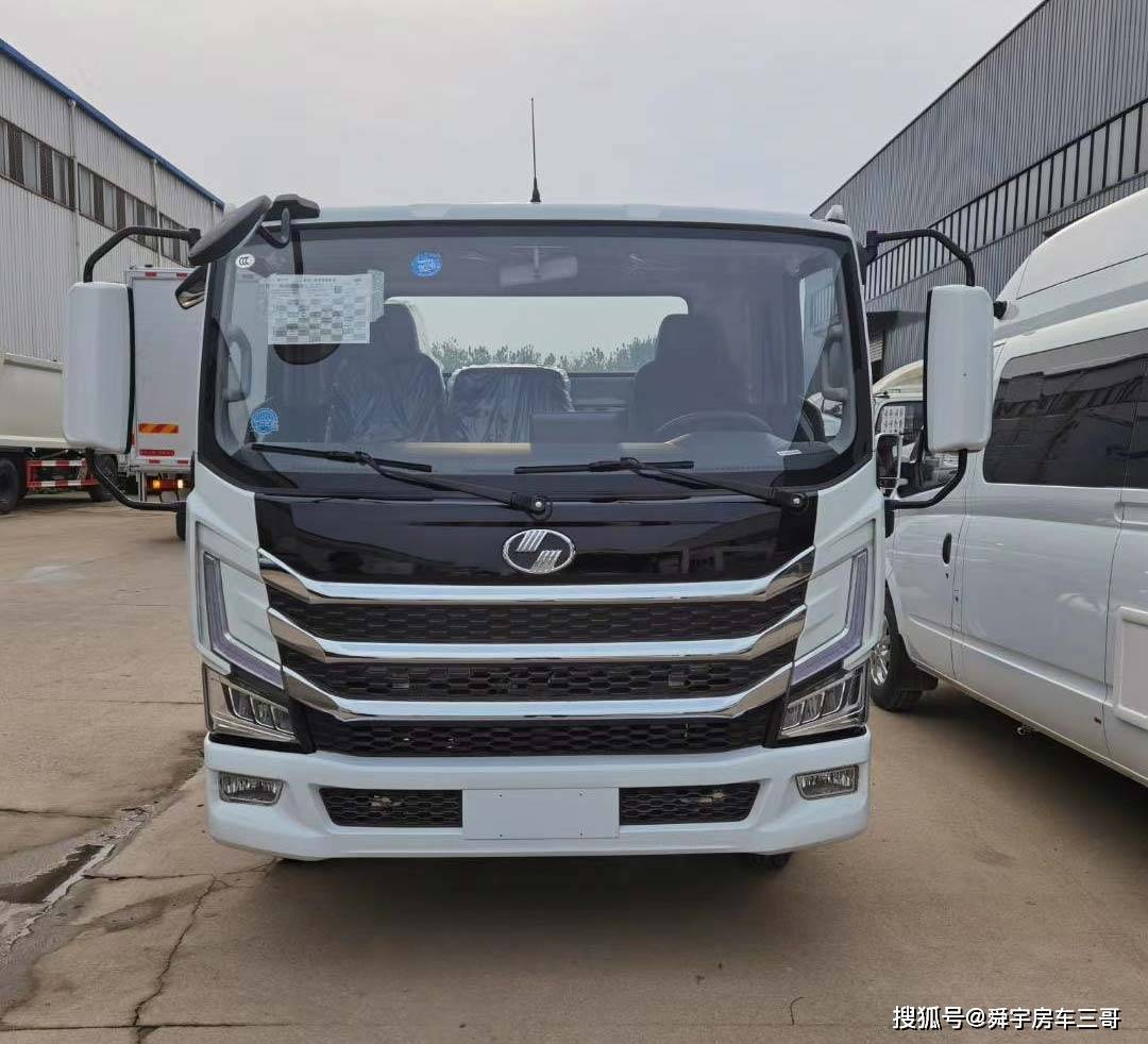 舜宇房车家族新成员-上汽跃进快运h500轻卡c型房车