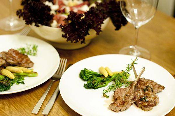 原创晚餐酒食搭配以羊排和红酒来迎接美好的国庆假期