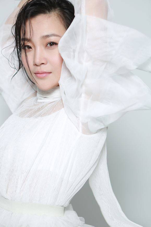 而此次在《一爱千年》中,曹雪的唱腔有了变化.