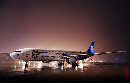 南航"进博号"飞机首次亮相成都
