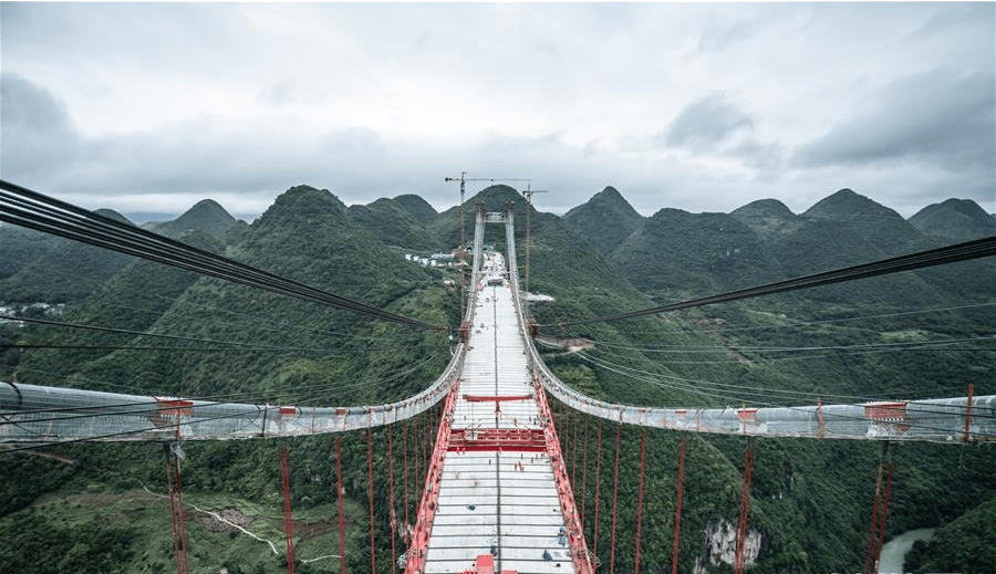 贵州增添新秀,全国首座钢混叠合梁悬索桥,峰林特大桥合龙